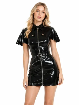 Il vestito in lattice vanta cuciture stile principessa