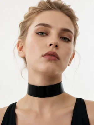 Latexový lesklý černý límec s knoflíky